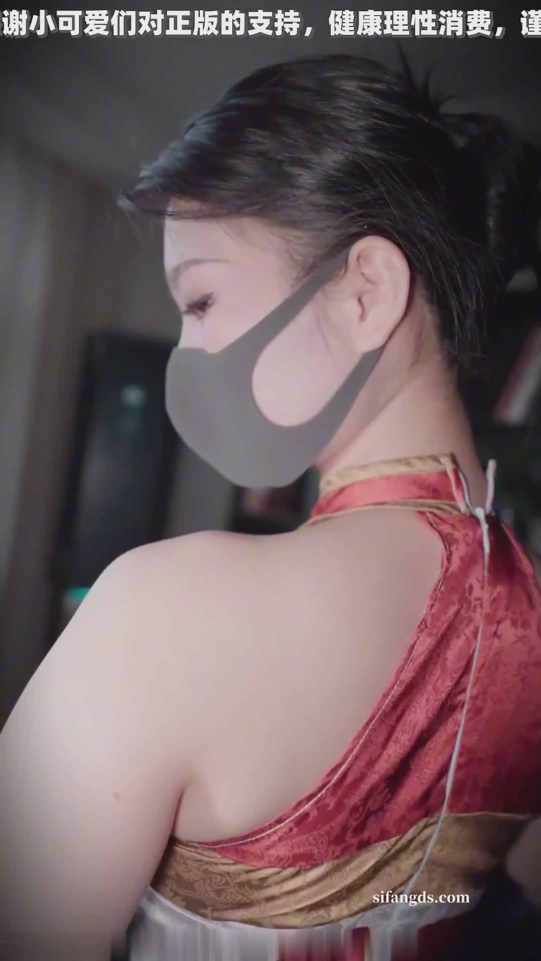 极品御姐用假鸡巴自慰，猛插骚穴特写镜头，狂揉骚逼喷水，臀部抖动个不停#御姐 #假鸡巴 #自慰 #喷水 #特写