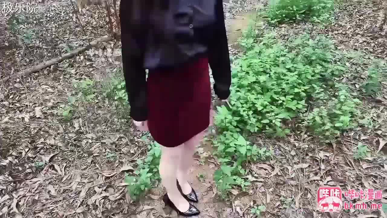 萌崽儿工作中的冷酷女上司 变成了令人难以置信的色情淫荡女人先在野外深喉口爆一发 然后再回到车里激情车震 最后内射有特写#萌崽儿 #车震 #黑丝 #野战 #内射 @