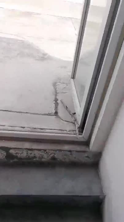 #刘婷 #户外 #露出 网黄博主天台露出，跟男伴口交做爱，对白有趣