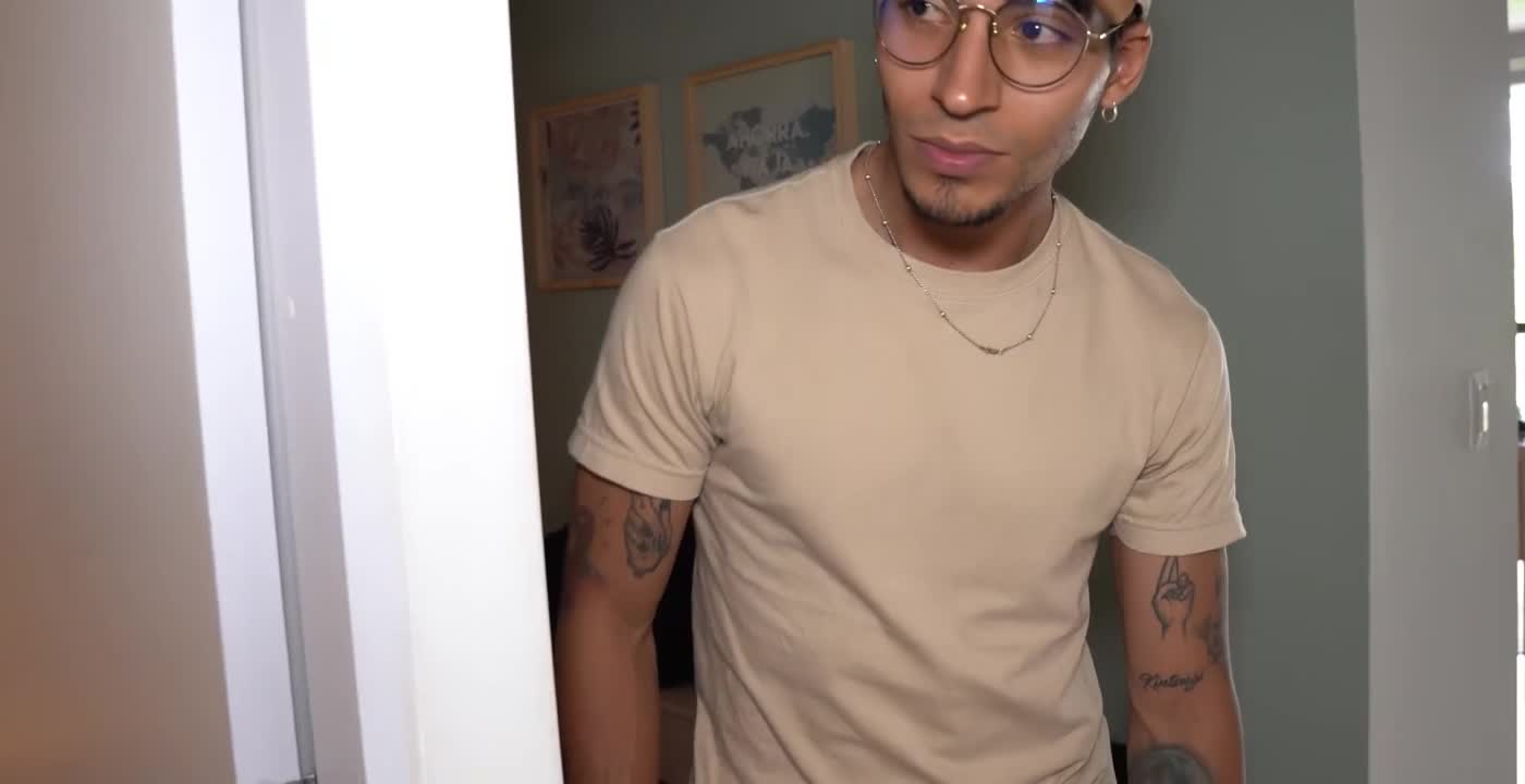 2048.vip-高颜值印度裔美少妇与侄儿家中激情啪啪啪 口交吃鸡，无套肏逼