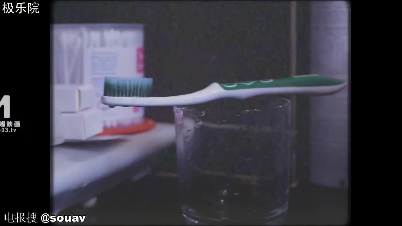 张芸熙巨乳成人女星 强势回归 女神开工日微胖身材yyds 打桩乳摇十分诱人 戴套了没内射#张芸熙 #3P #打桩 #剧情 #巨乳