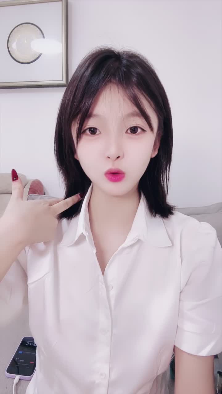 2048.vip-超清纯校花嫩妹『源源baby』高挑身材超高颜值，清纯淫靡并存，轻轻一操就喷水 清纯面庞超反差 6