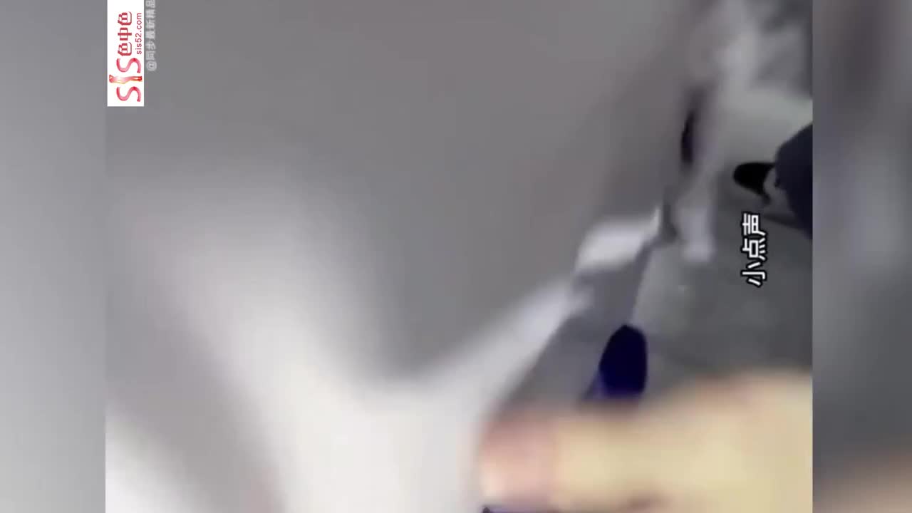 #巨乳 #乱伦 #暴力 #厕所 #骚母狗乱伦强奸趁妹妹外面上厕所时候暴力强奸