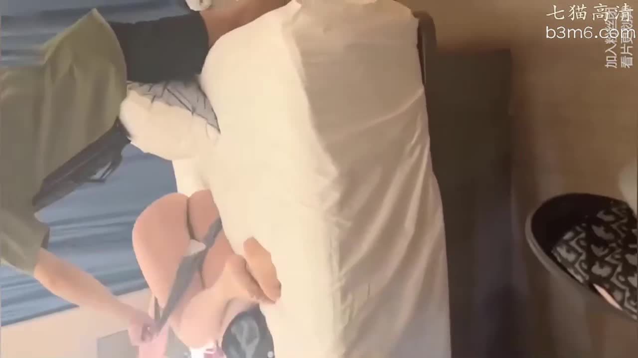 #巨乳 #强上 #肥臀 #姐姐 #姐妹灌醉肥臀小姐姐妹子喝醉骂兄弟俩是废物被哥俩扒光衣服强上操到服 这么嫩的逼越干越爽