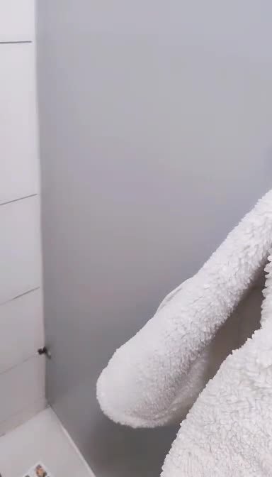 2048.hk@户外厕拍10-31截取视频