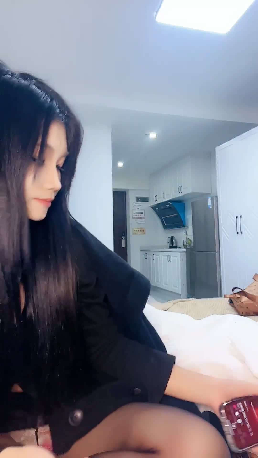 2048.vip-推荐 颜值嫩妹【淼淼】Part1，笑起来超甜，嫩出水，只有几根逼毛，极品一线天，口活干炮一条龙