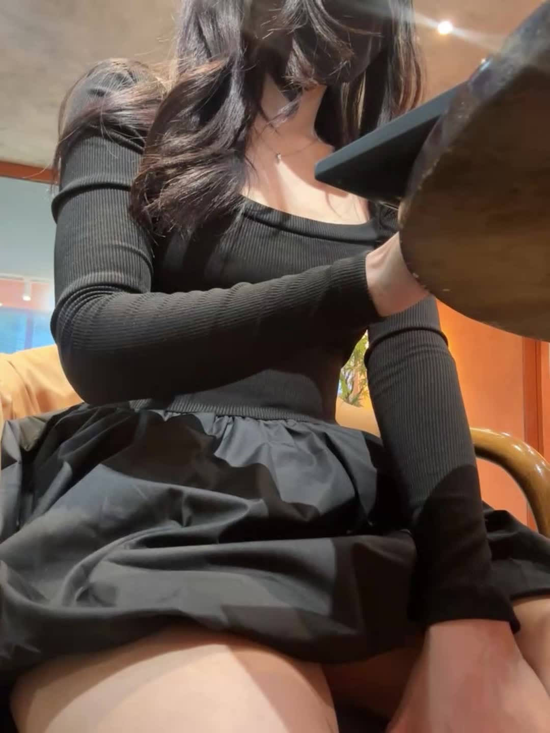 2048.vip-精品推荐【户外露出】【eira2004】户外公共场所跳蛋发骚，餐厅逼塞跳蛋露出自慰（第一季