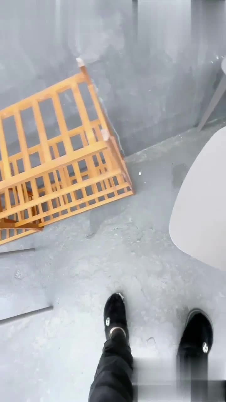 2048.vip-精品乱伦【小姨子的秘密 】小姨子天台跟姐夫户外口交操逼 差点被人开门发现 回家继续猛干被插得叫爸爸