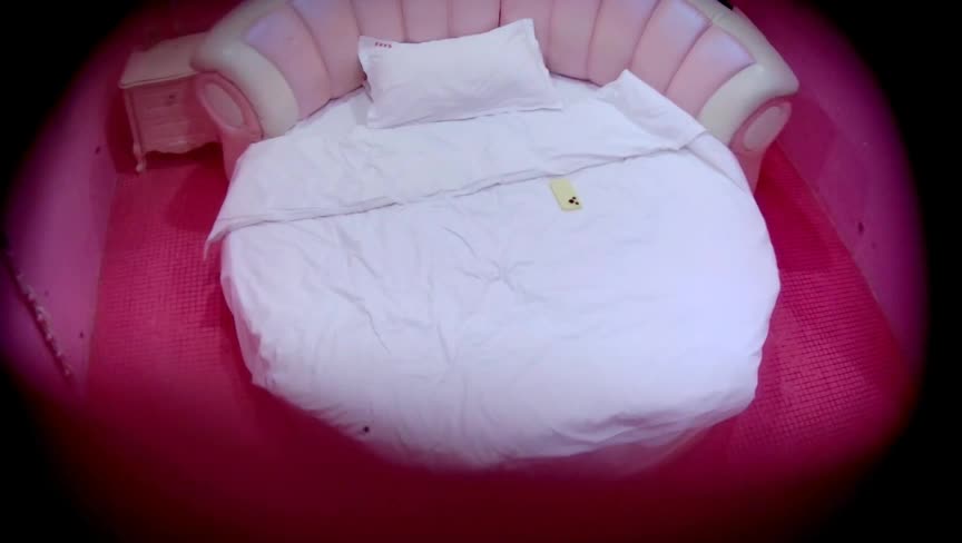 2048.vip-11-19流出酒店偷拍 粉色情趣圆床大学生情侣体育生男友抽插眼镜丰满学妹