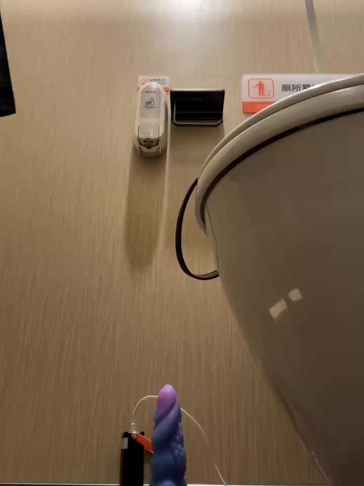 2048.vip-户外露出】【Adora188】图书馆塞跳蛋，忍住不叫，这表情是真骚啊~厕所自慰喷水（第一季