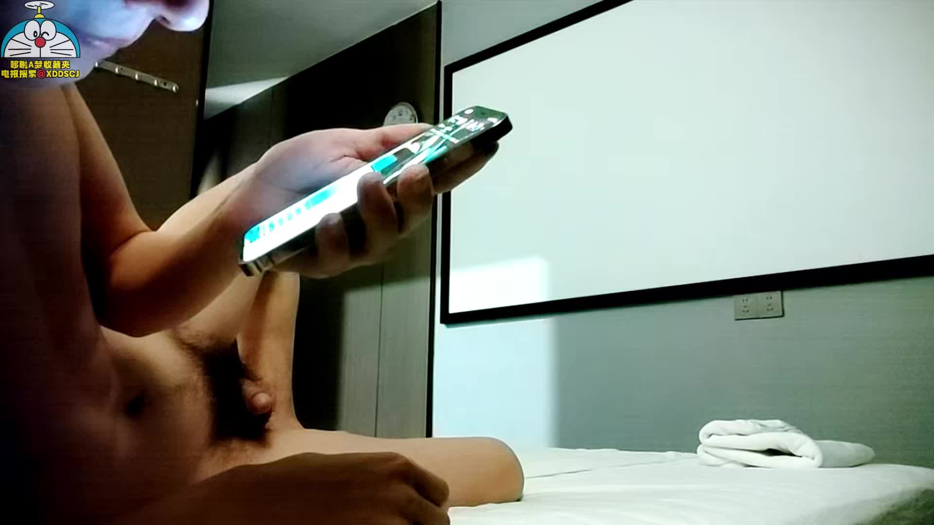 #熟女技师大场面玩双飞，漂亮小少妇们多懂男人啊，小伙艳福不浅