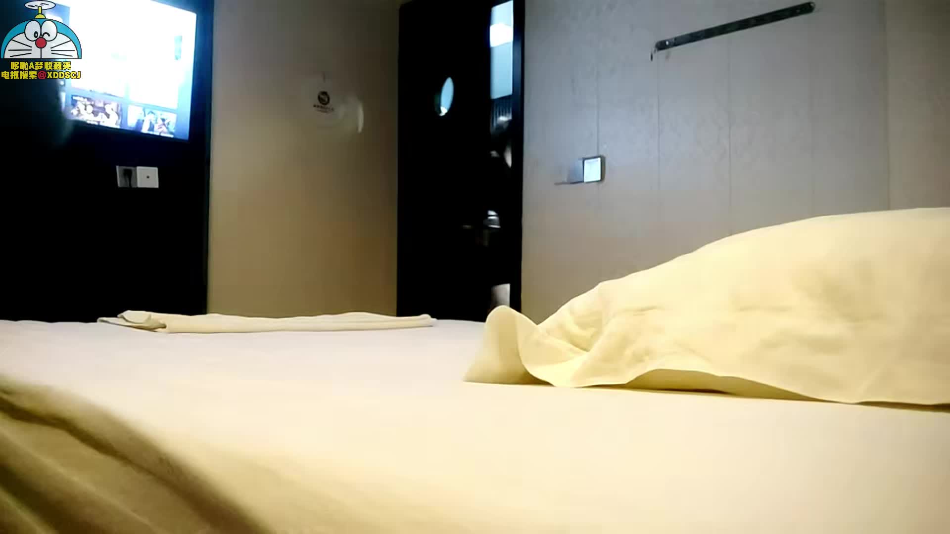 #熟女技师女技师半套服务，大奶骚女乳推，灵活舌头毒龙转，中途换个技师操逼