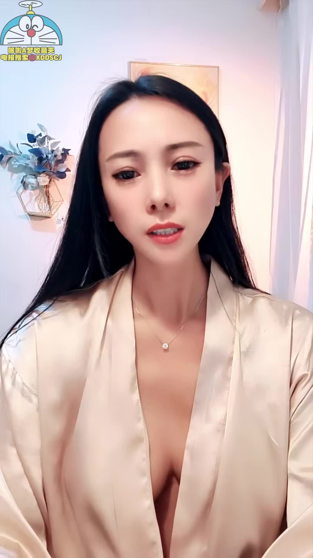 #少妇端庄优雅少妇【豆奶泡泡花丫】极度反差 空前尺度 顶级大长腿 奶子相当挺 跳蛋自慰