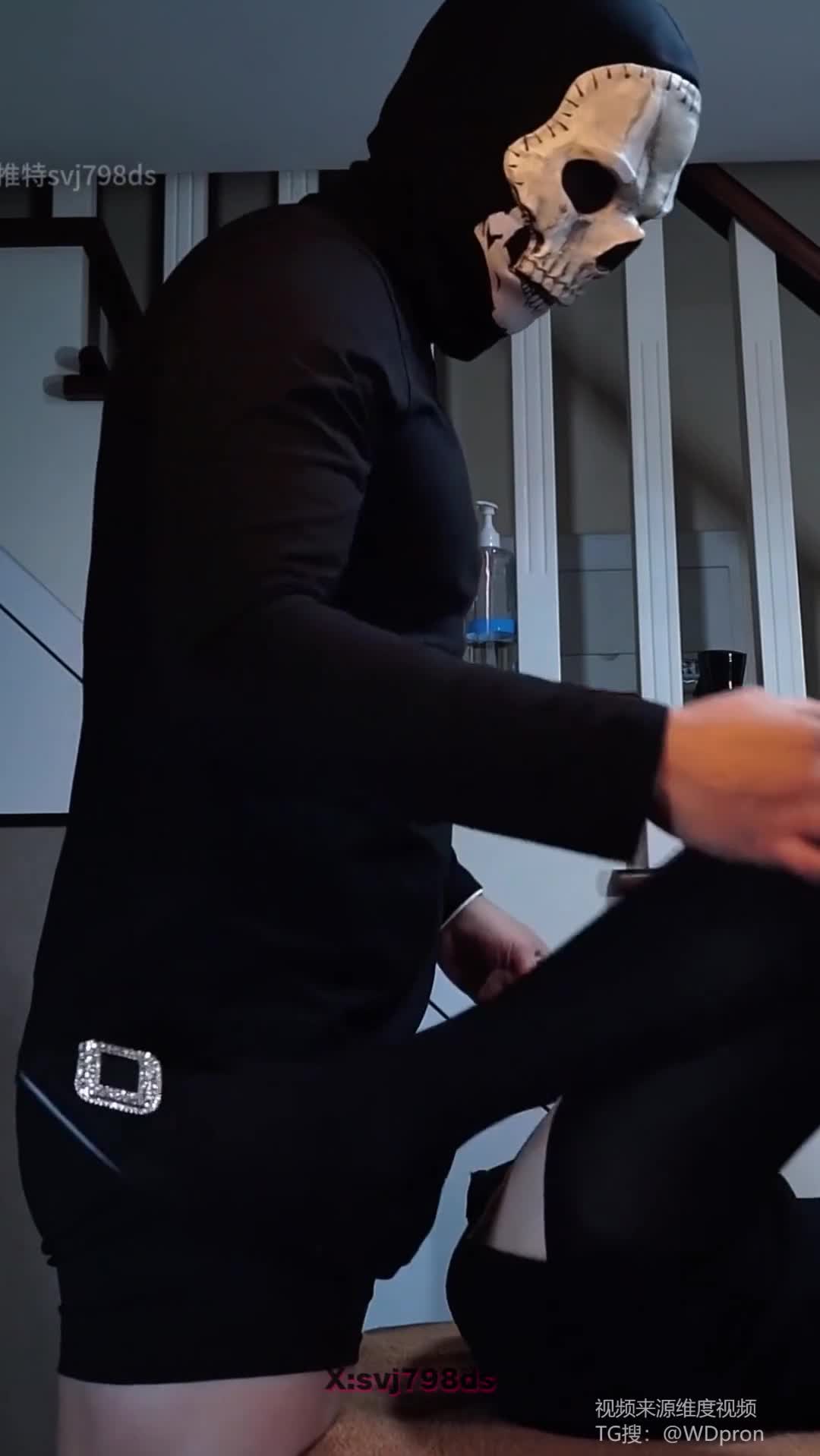 2048.vip-11月最新推特黄网艺术大师唯美与性爱博主，超级大长腿「798ds」单片解锁，黑色平底鞋厚黑丝袜性爱