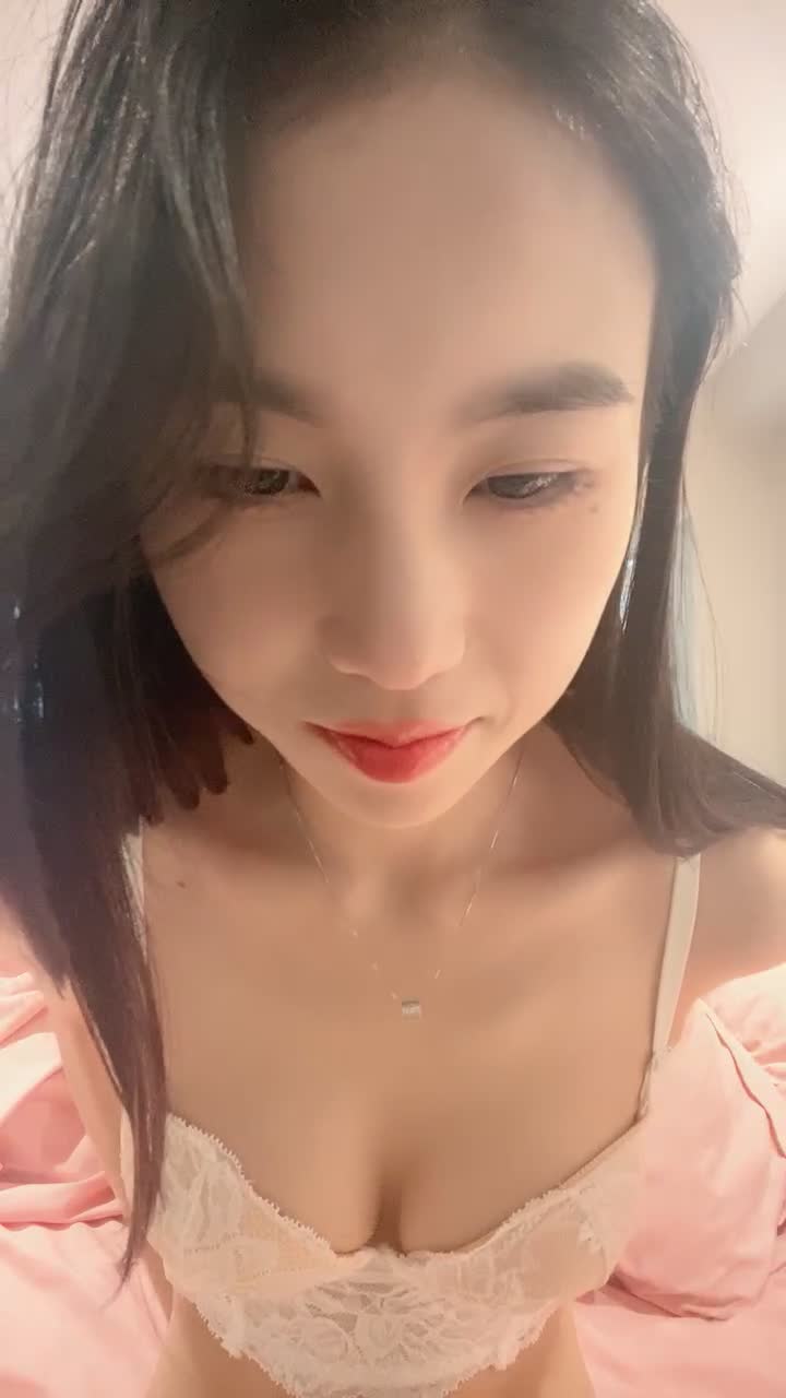 极品美女下海【月月嗷】苗条身材修长美腿，脱下内裤掰穴，特写揉搓阴蒂，娇喘呻吟叫的太好听了 #国产 #自慰