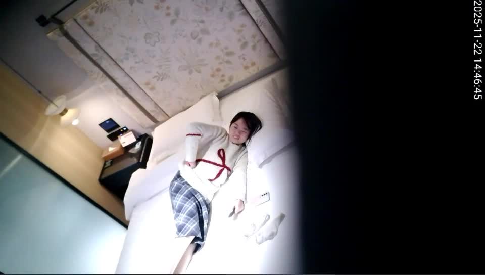 2048.vip-11-23流出酒店偷拍 学院风文静眼镜小美女周末和男友激烈做爱完整版