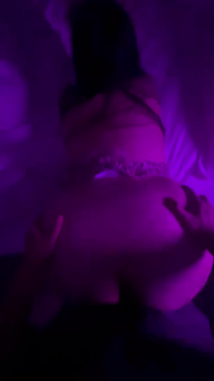 2048.vip-王威的小母狗们，一个个嫩出水，好马配好鞍，撞击蜜桃臀毫不怜香惜玉