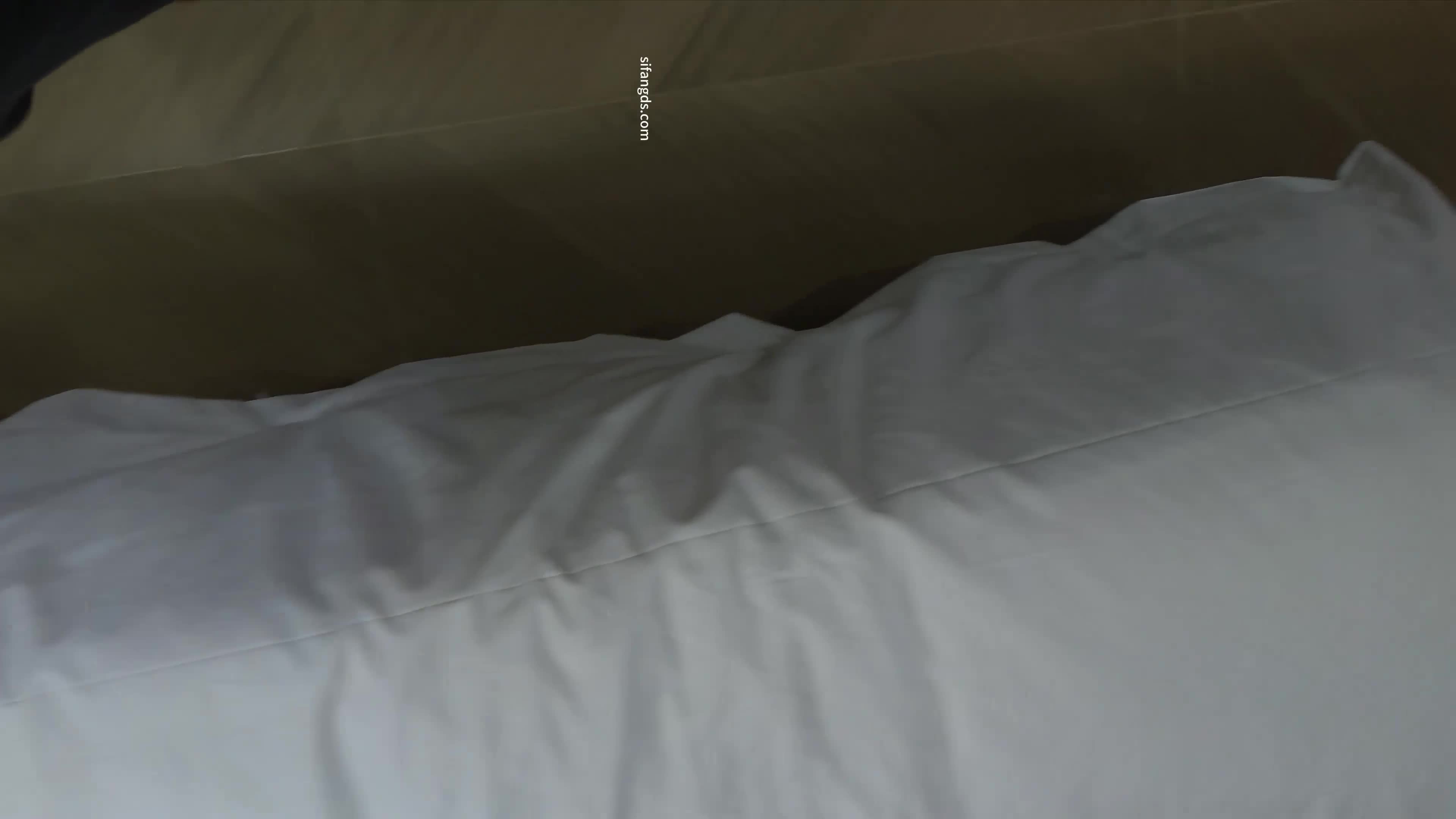 2048.vip-十一月最新【大学生私房拍摄】大一妹妹穿上瑜伽裤把头藏进洗衣机拍的时候差点没忍住给她从后面顶进去4K高清