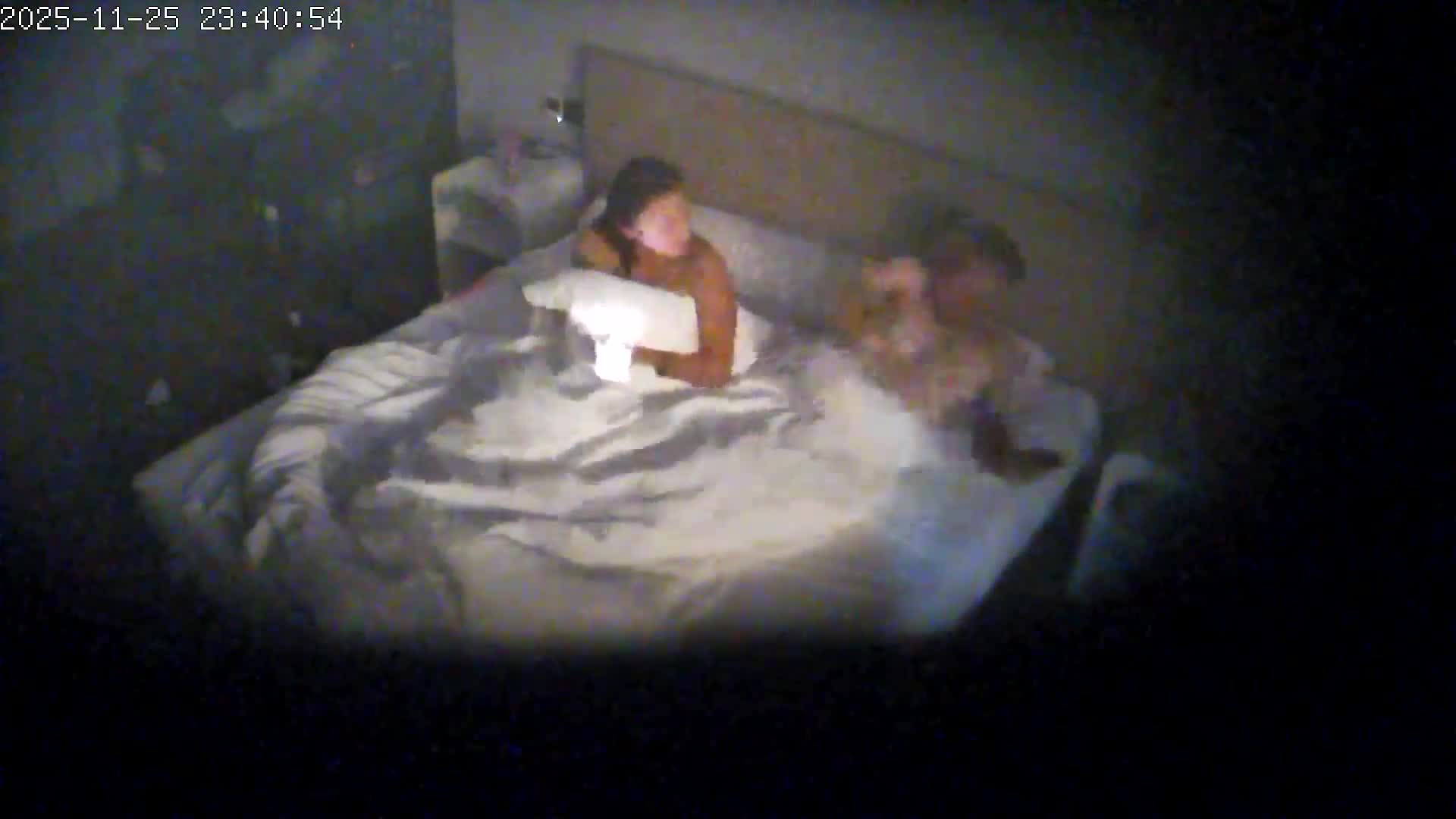 2048.vip-11-26流出酒店偷拍 气质少妇和中年大叔偷情非常温柔的给大叔掏耳朵吃鸡热身