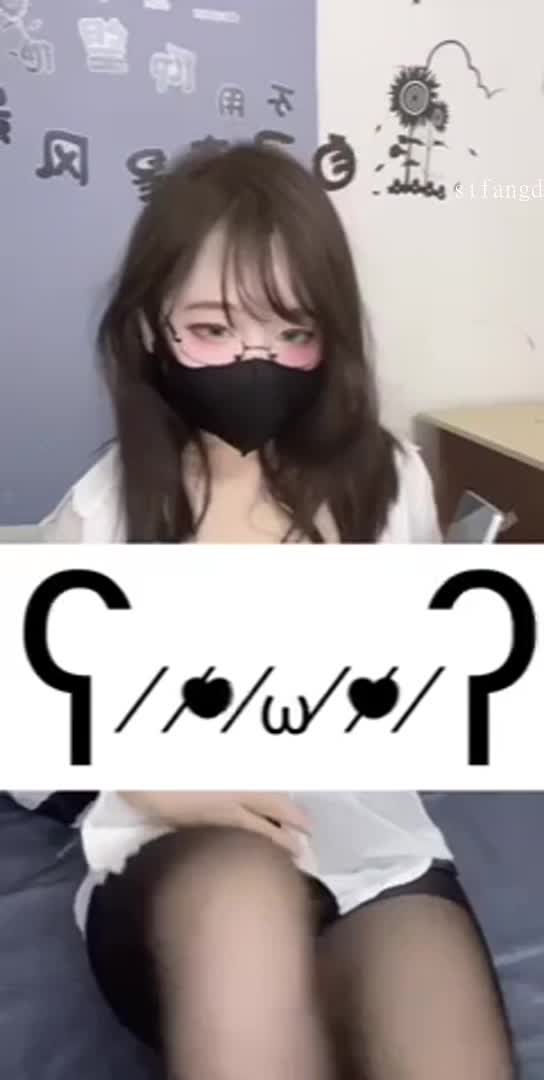 2048.vip-推荐 快手颜值嫩妹【小莫宝】大奶粉穴，一小撮毛好性感，道具自慰，痴女形态淫语调教