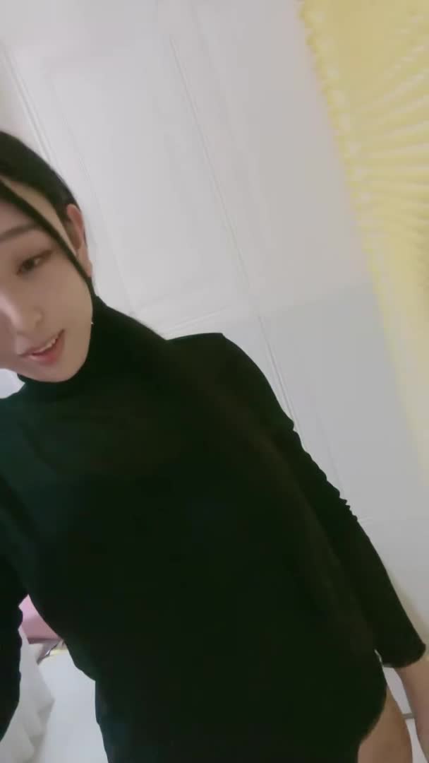 2048.vip-推荐 颜值嫩妹【大蜜水哆哆】网络卖淫女，卖自己的定制视频，白虎穴道具自慰，好身材大长腿