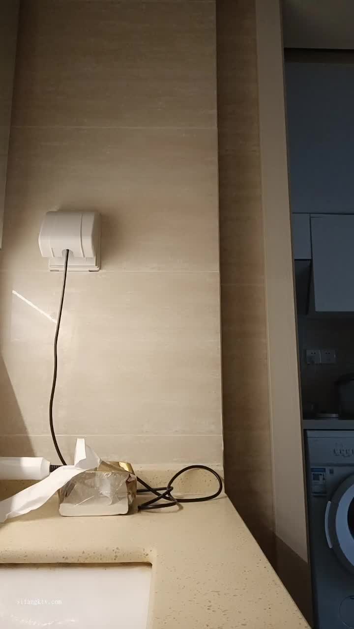 #直播 【性感荷包蛋】！G奶学生~20小时~这奶子超级大~！！本期包含地铁厕所自慰，看黄片自慰~！极品