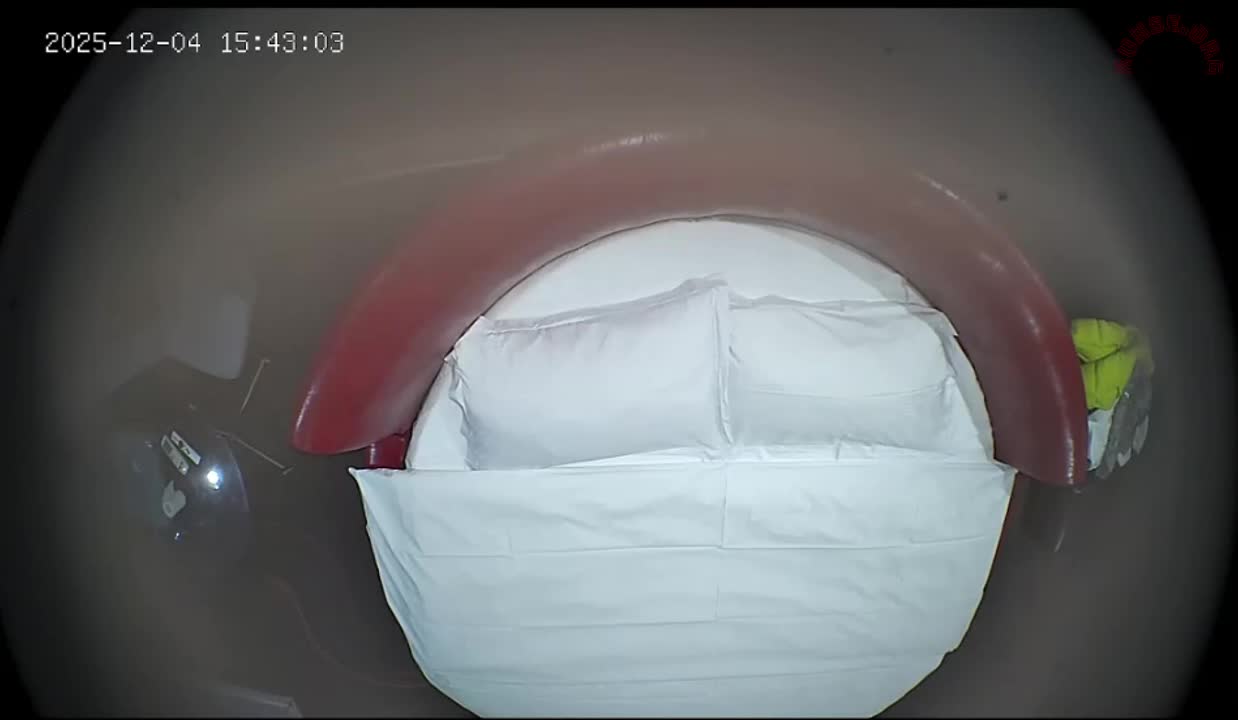 2048.vip-上帝视角 12-4 极品美女在大红圆床被操 黑长直的头发 肤白貌美 穿衣显瘦脱衣有肉的身材 胸又白又大又挺