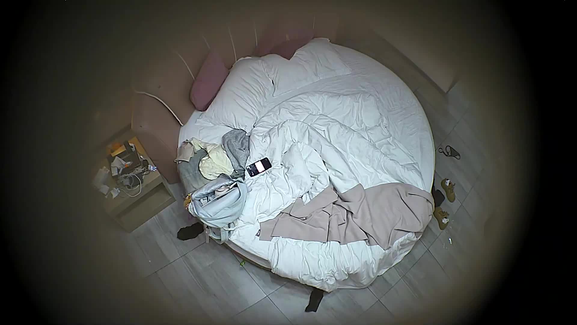 2048.vip-11-30流出酒店偷拍 乖乖女学生掏出书包内藏的情趣黑丝疯狂深蹲爱拍摄胖男完整版