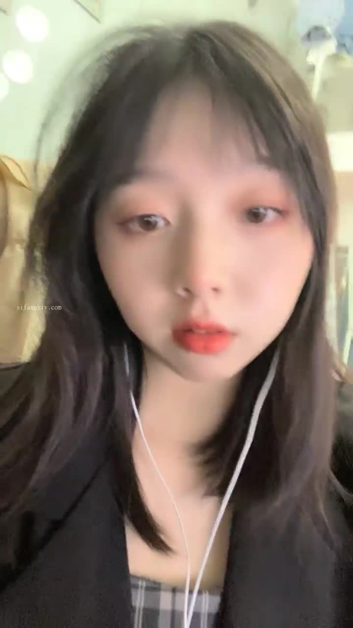 #直播 【性感荷包蛋】！G奶学生~20小时~这奶子超级大~！！本期包含地铁厕所自慰，看黄片自慰~！极品