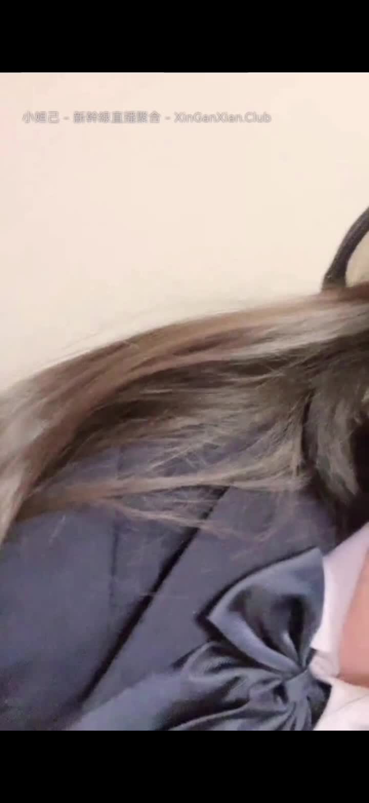 #直播 #户外 #自慰 #jk #少女 #漏出关键词未知 身材和颜值都可以 最喜欢她在野外直播 好刺激呀