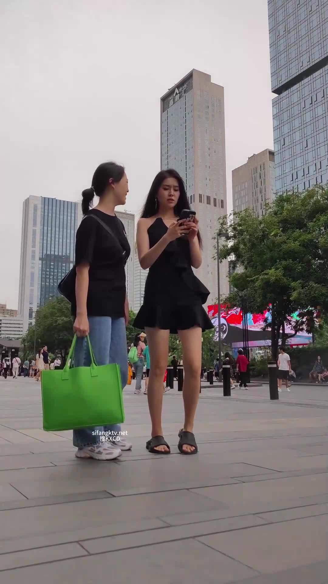 2048.vip-精品推荐 步行街拍抄底大神『KXCD』系列合集第9季20V 专挑年轻好看质量高的小姐姐