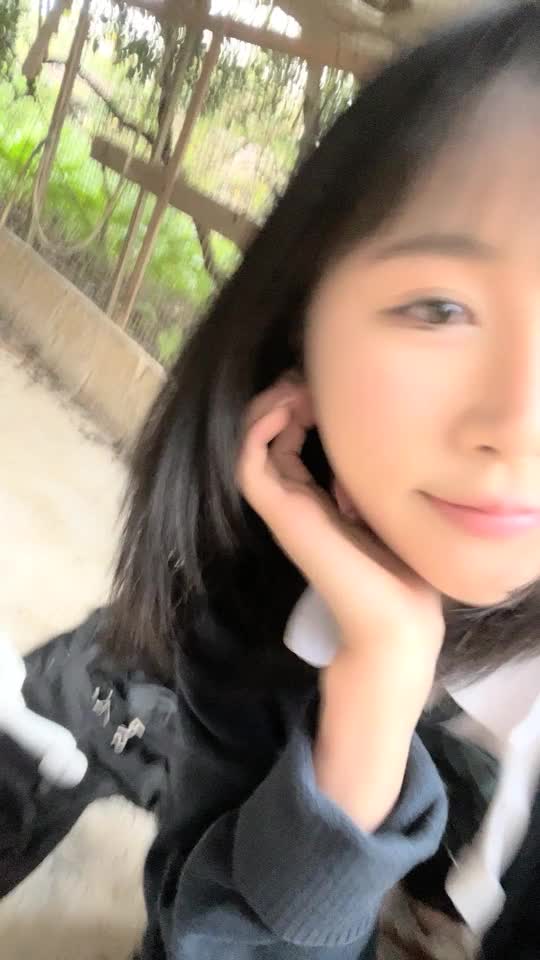 #直播 #户外 #自慰 #jk #少女 #漏出关键词未知 身材和颜值都可以 最喜欢她在野外直播 好刺激呀