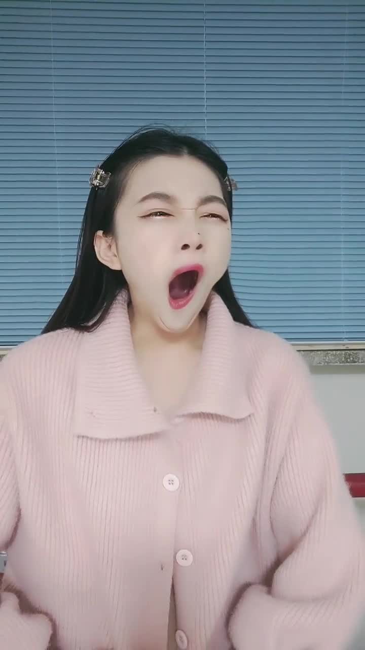 #直播 【十柒学姐】越看越爱，可惜的就是被油腻大叔糟蹋了-~雪白大屁股，无套被内射