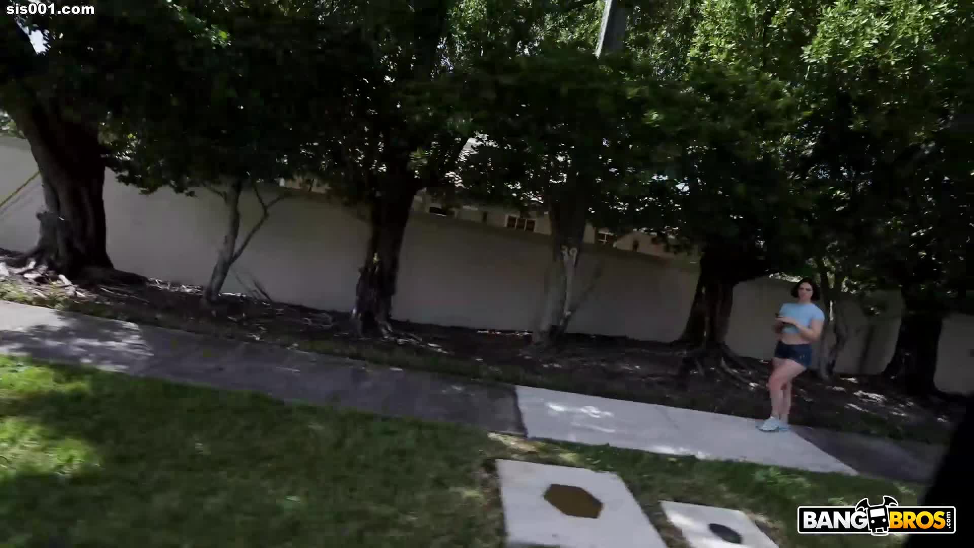 2048.vip-自制字幕 欧美性爱巴士 开着车在马路上找妹子，谈好价钱拉上车就开干[第36部