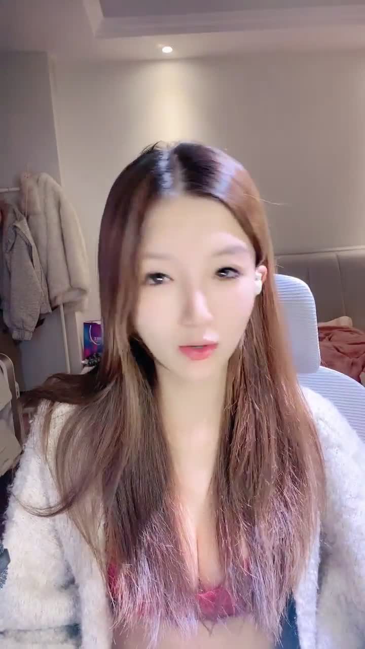 #熙酱人气校花尤物！~【熙酱】抖奶跳蛋骚舞一字马相当迷人