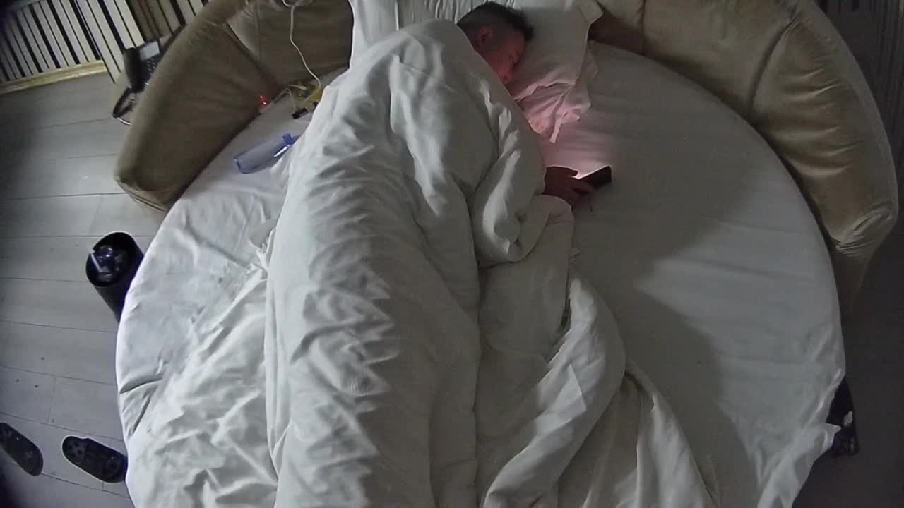 2048.vip-情趣台 12-7 胖男子住店 点个丰腴的少妇来侍候 胸推口交都安排 男子操两下没力了 还是少妇给口爆出来