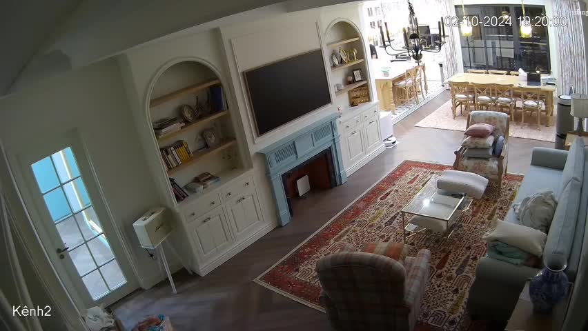 少妇与老公的奇葩性生活，经常当着孩子的面在偷偷做爱