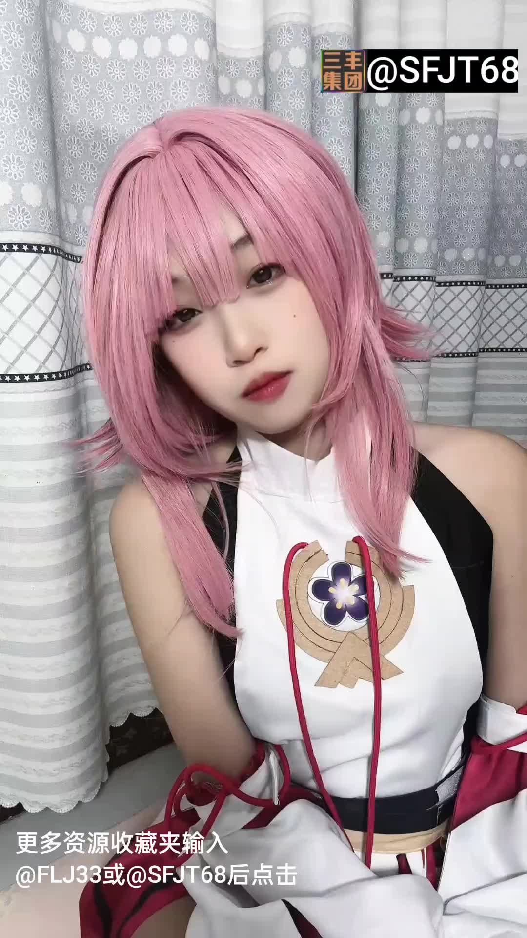 #神探狸狸 神探狸狸 #人形玩偶 人形玩偶 #福利姬 #推特 #自慰 #裸舞 #cos 付费入门资源，露脸反差福利姬穿cos服代入剧情，水晶棒插骚逼，流出白浆！【新增付费门槛资源评论区观看】