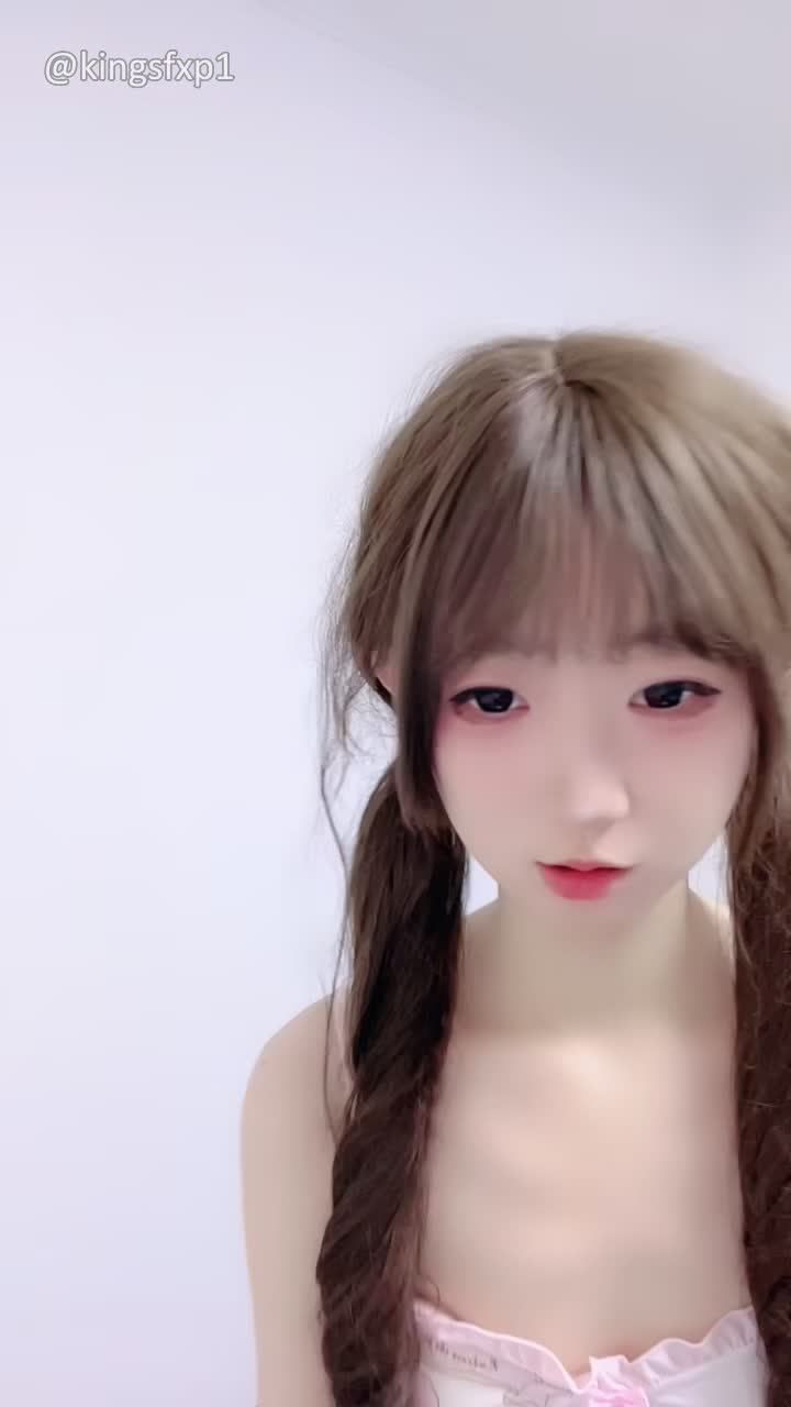 2048.vip-极品校花 全网最亮【05洛丽塔】粉丝互动制服裸秀全裸骚舞抠穴自慰 超级爽顶尖萝莉仔 白虎小奶