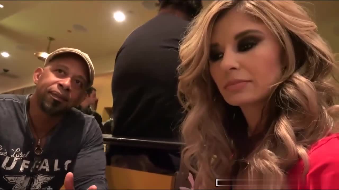 Chloe Chaos 在她戴绿帽子的粉丝面前被操 Dogfart 黑人  #黑人