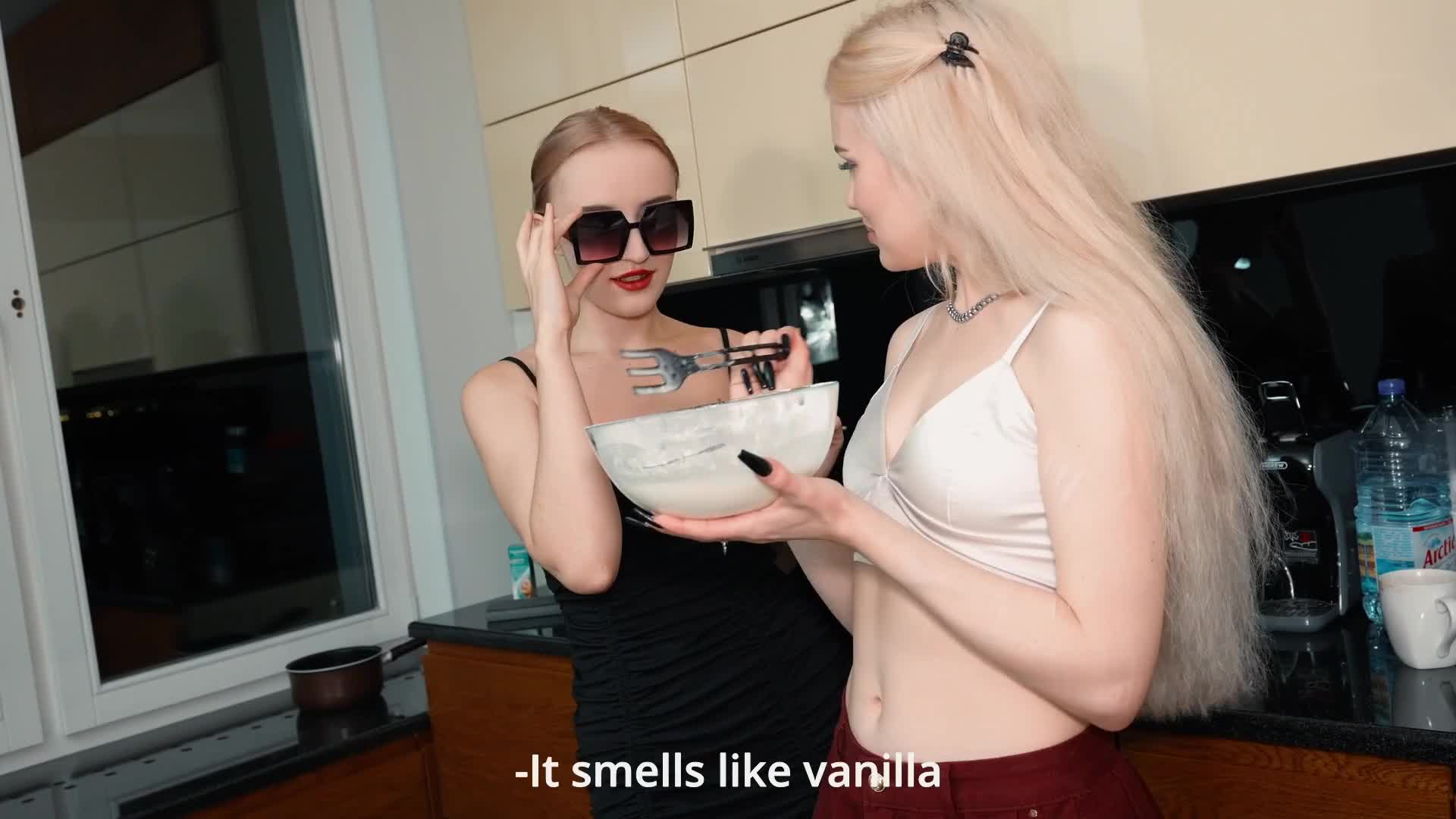 2048.vip-新作】P站 Polly Yangs  Peter Indigo Sin 两个金发巨乳继女一起分享爸爸的大鸡巴