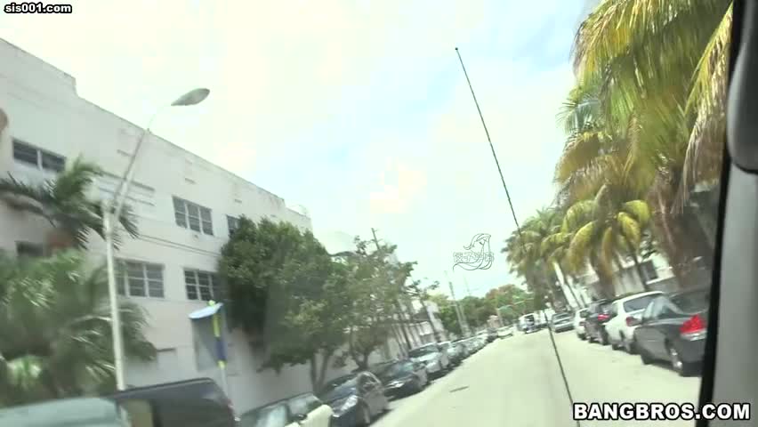 2048.vip-自制字幕 欧美性爱巴士 开着车在马路上找妹子，谈好价钱拉上车就开干[第40部