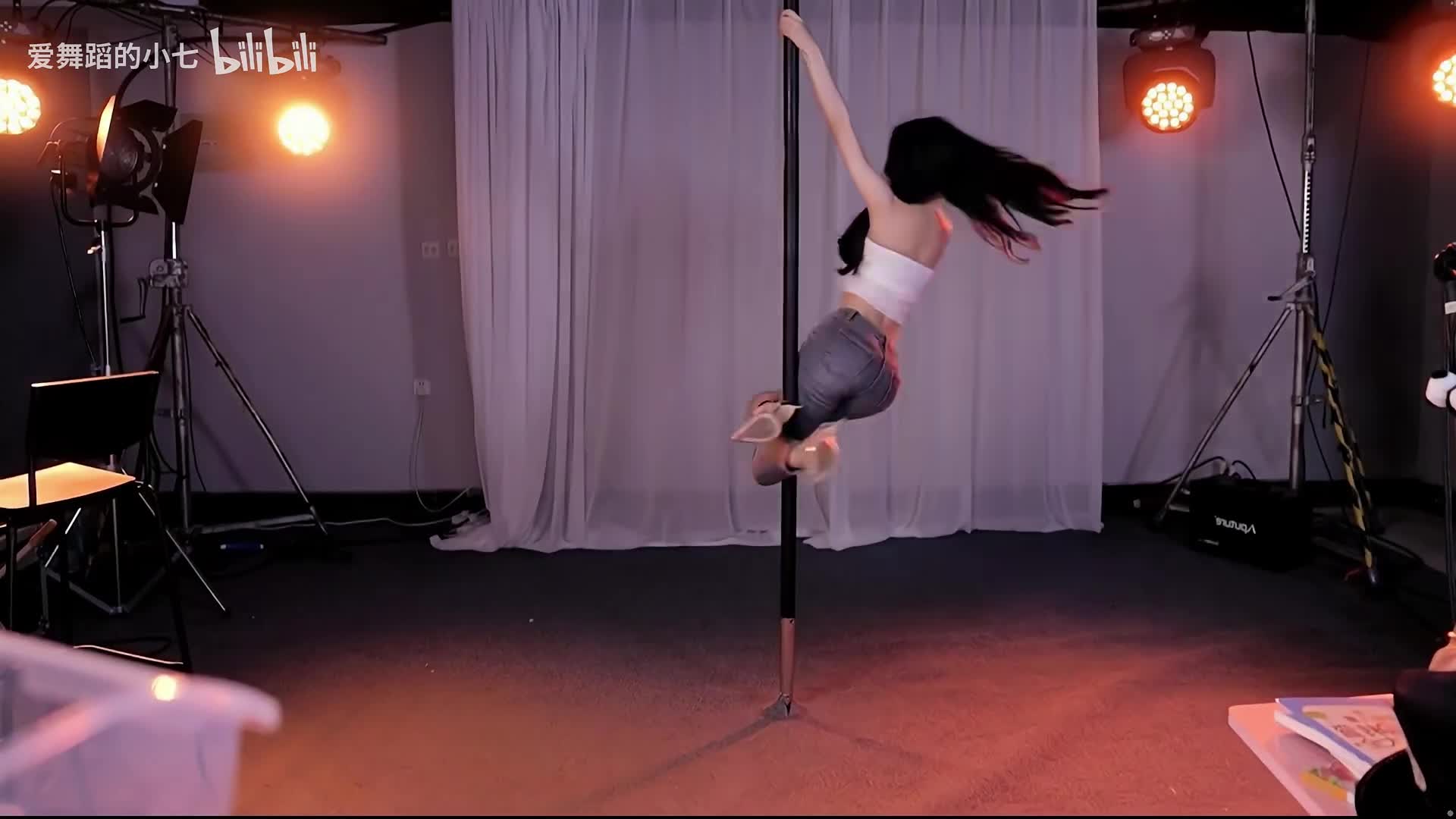 240402专属合集_30_Love_Yourself（全程高能）_爱舞蹈的小七_高清_1080P _2分58秒_MTM4