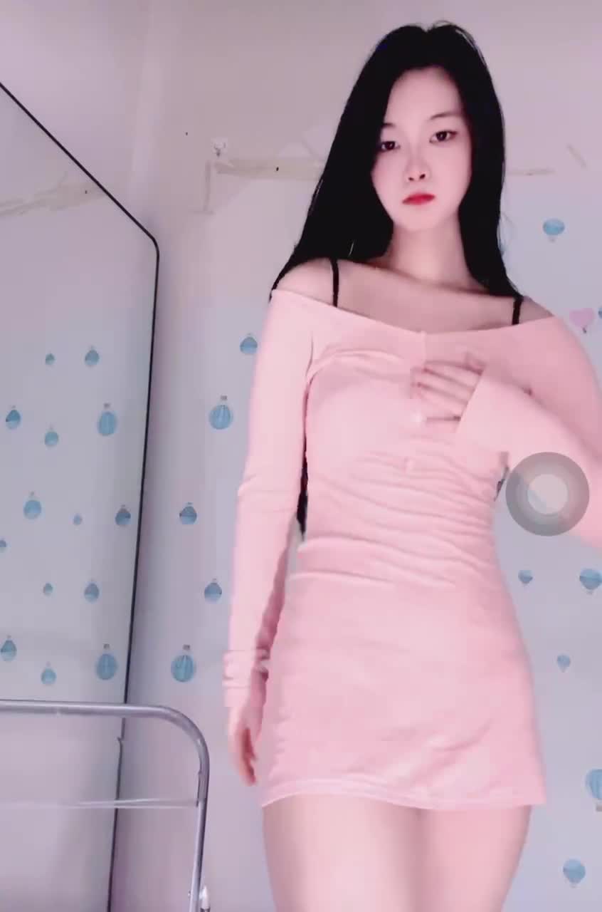 2048.vip-最新快手泄密！苗条清纯美女【小羊aa】门槛福利，裸舞，道具边插边喷，脸穴同框