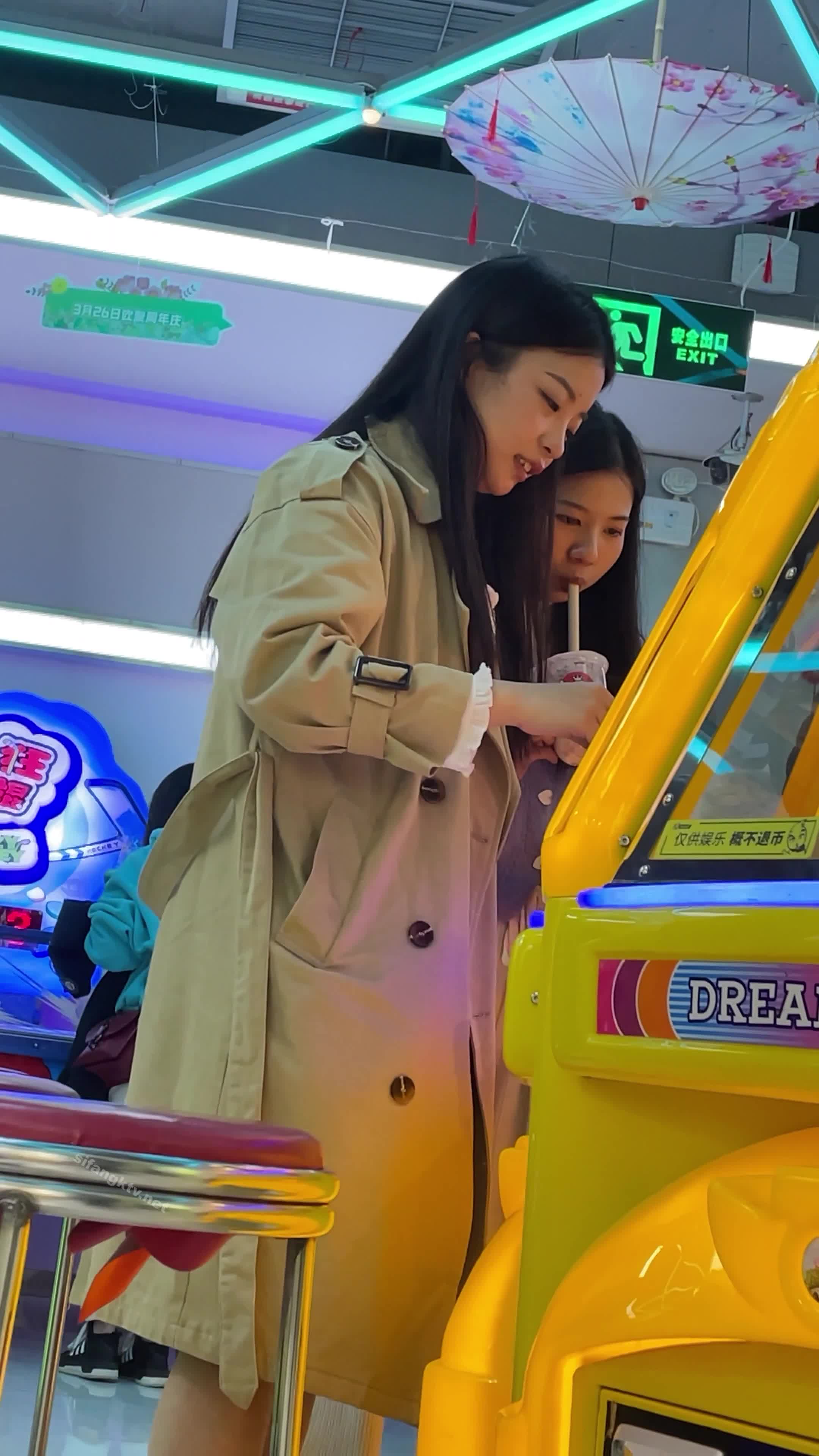 2048.hk@【㊙️新KingKCD】CD1992SR级！可爱臭美肉丝MMPG上有胎记