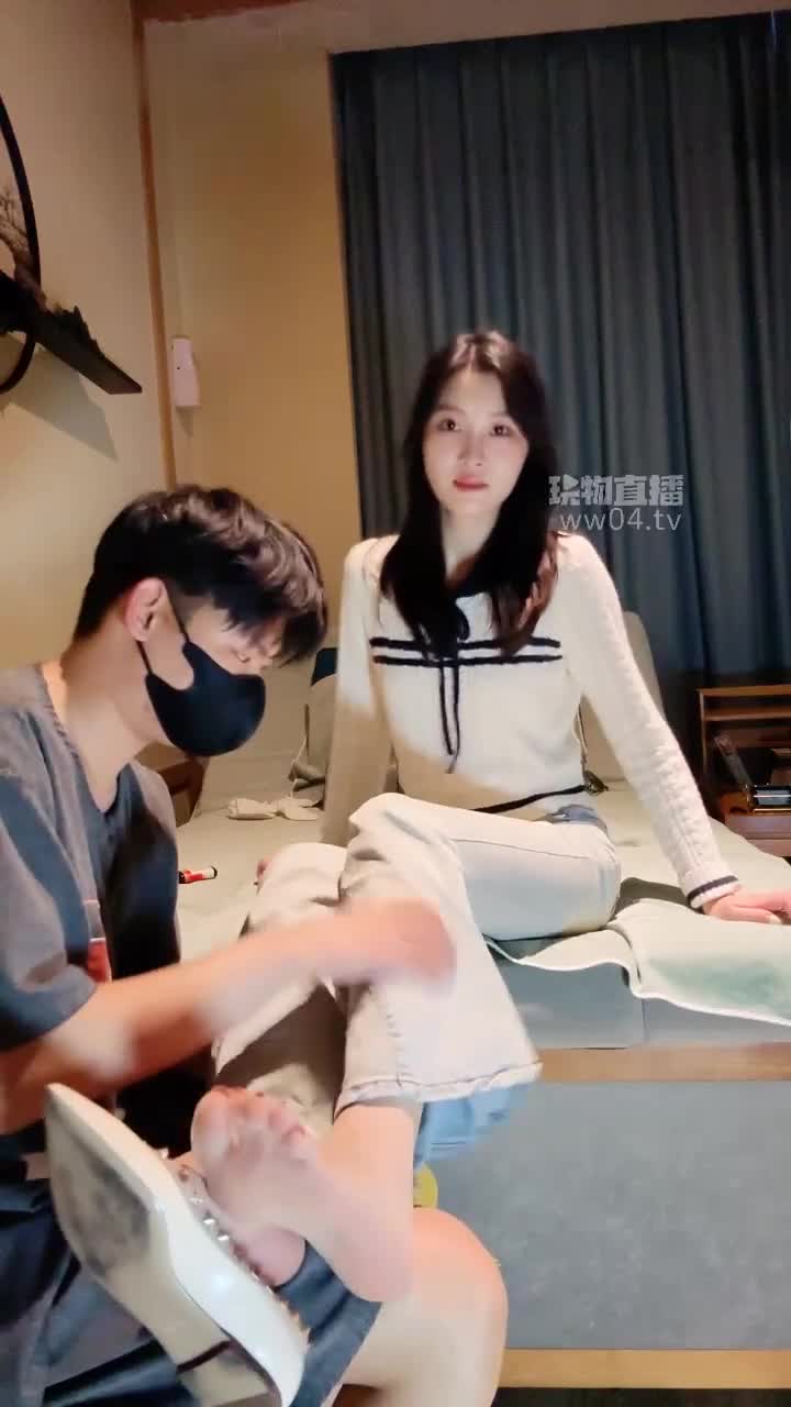 2048.hk@木万TJ：足浴店开发素人朋友裤里短丝疯狂蹂躏狗屌平底鞋短丝踩废狗屌门口激情口舌嘴里含着圣水打飞机浓稠精液保养玉足门外技师来来往往叫声太大引起门外人注意2025-11-01