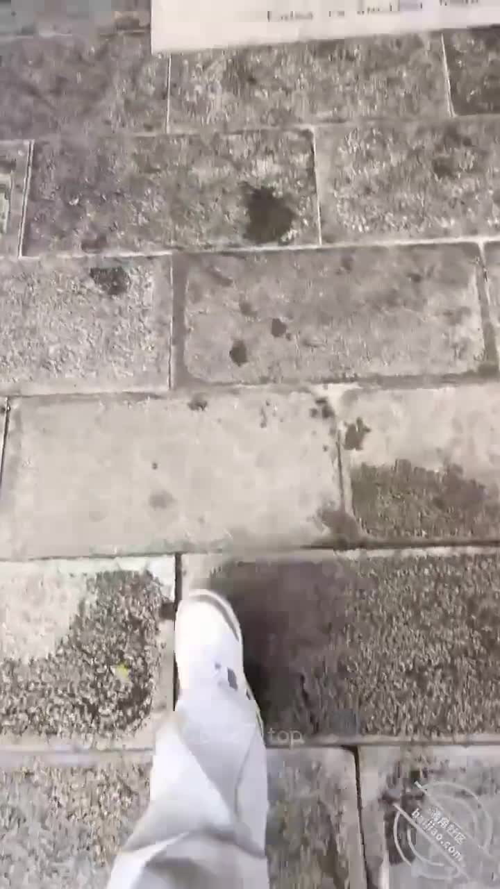 #淫妻 #母狗 #熟女 美容店翘臀熟女老板娘被我拉到厕所一顿爆操