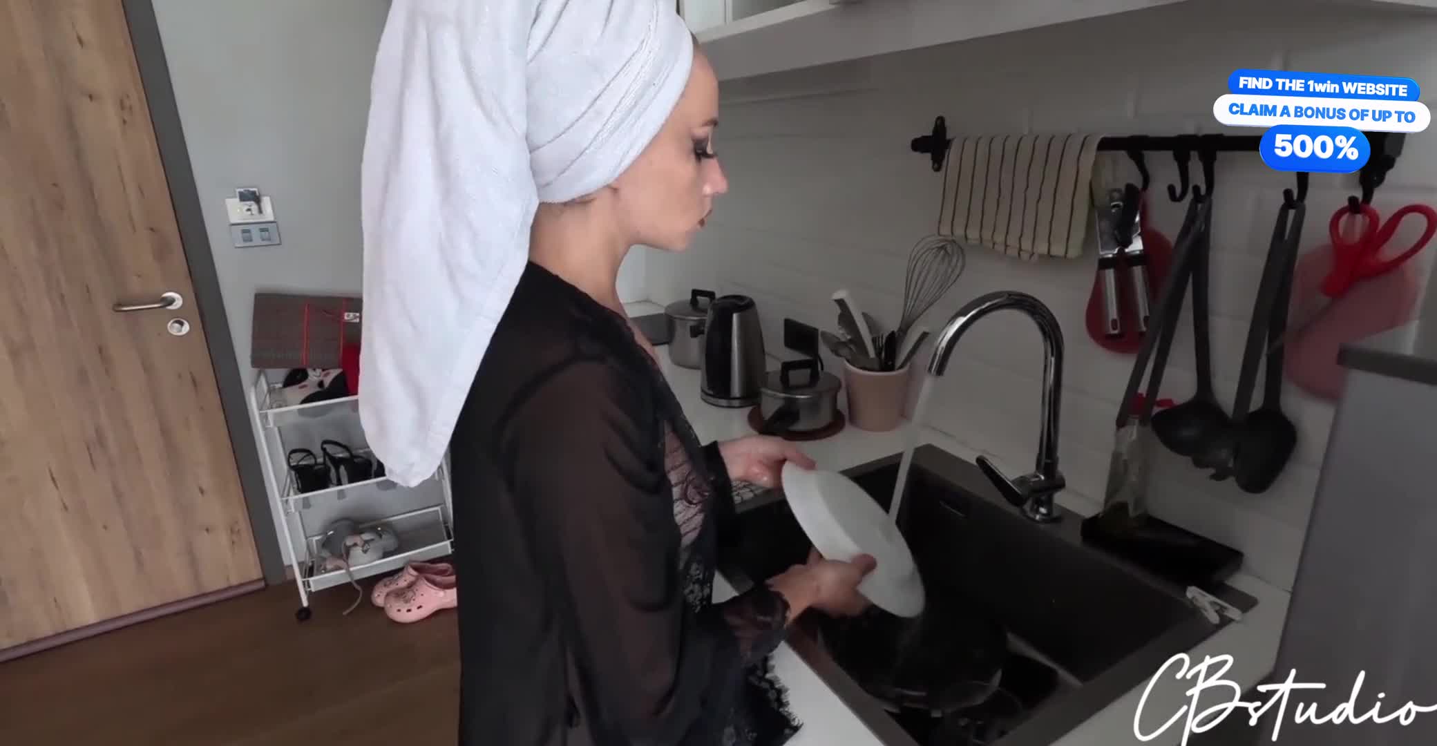 2048.hk@继母对o的大小阴茎感到震惊，但她的继子为时已晚，无法放弃肛交 - Pornhub.com