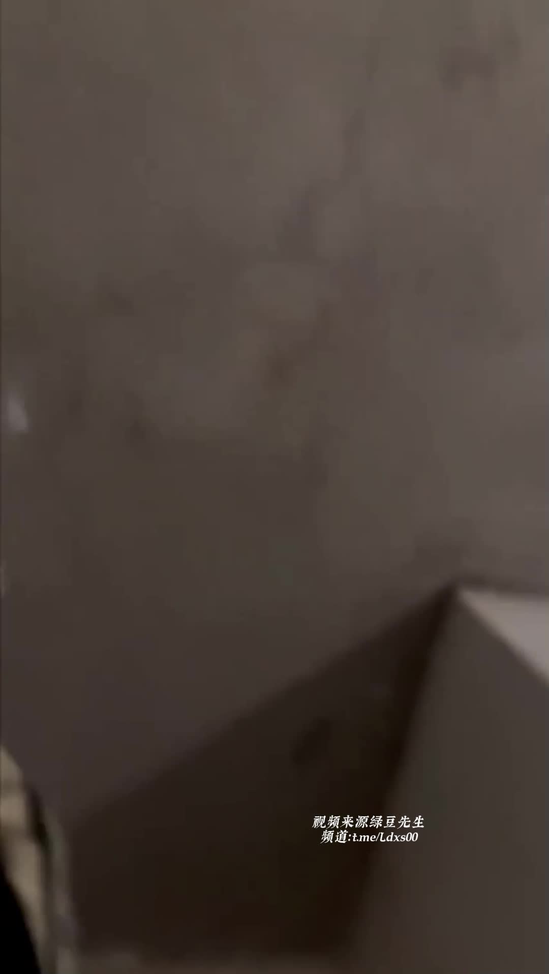 2048.vip-张大嘴，贱货，今天主人憋了一天，全赏给你”热腾腾的黄尿直冲而出，喷在她额头、脸上，她闭眼张嘴接住