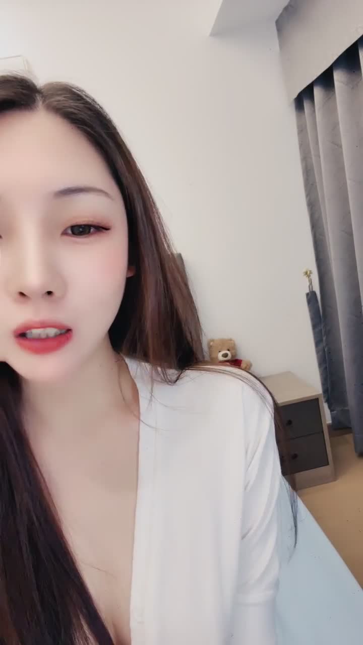 2048.vip-最顶级的网红【南乔是乔乔】关注了3年终于下海首秀 小嫩B还是粉粉的2